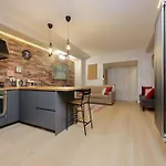 Casina Degli Eroi * Roma